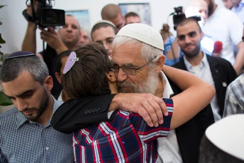 "החמירו איתו. הבחור מסכן, הרב ניסה לעזור לו"