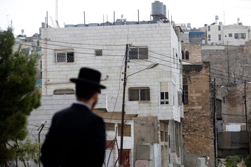 דיון במשרד הביטחון: לקדם כניסת יהודים לבית המכפלה