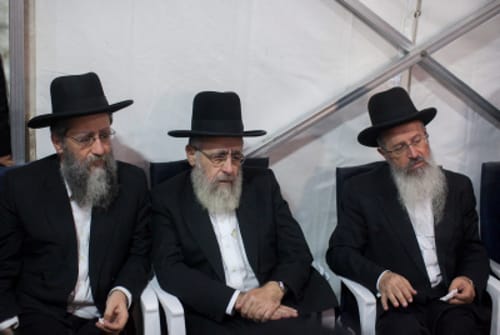 דעה: שימרו על כבודנו, אל תלכו לנחם עד שיתנצלו