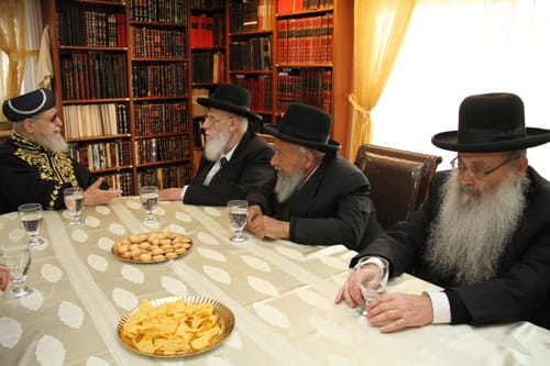 ש"ס מתחילה להתפרק? מחצית מחברי 'מועצת החכמים' שוקלים פרישה