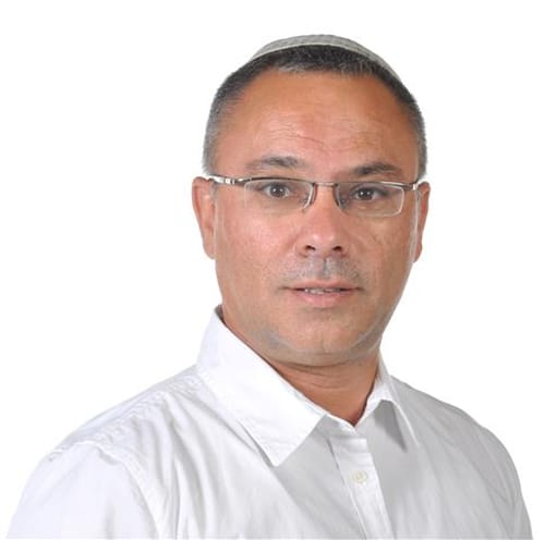 "כולם לבשו כיפות כדי לקבל את תמיכת ש"ס וחב"ד"