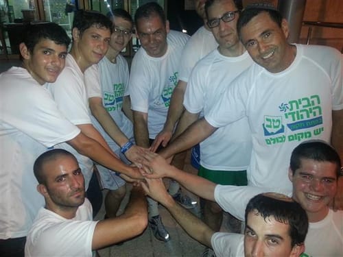 הבית היהודי בפתח תקווה רץ ביחד גם ברחובות