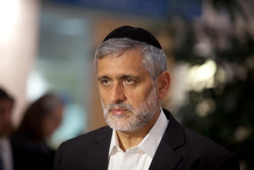 אלי ישי נעדר מהאזכרה לרב עובדיה בשומרון בגלל לחצים מלשכת הרב יצחק יוסף