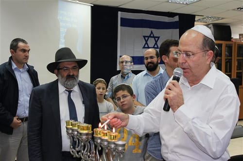 יעלון מהדק קשרים עם ישיבות ההסדר