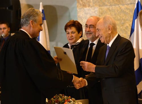 נשיא המדינה פרס השביע 25 שופטים חדשים