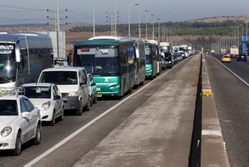 מחדל סגירת הכביש ביום שישי: עשרות נתקעו בדרך