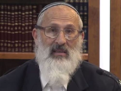 הרב אבינר: לאדם שבגד באשתו אסור להיות חזן