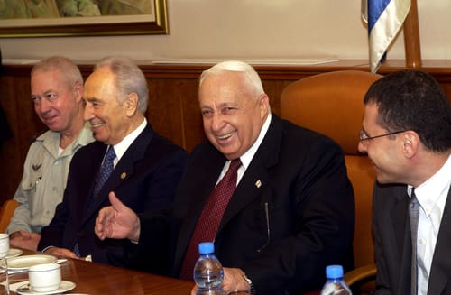 צפו בתחנות השונות בחייו של אריאל שרון