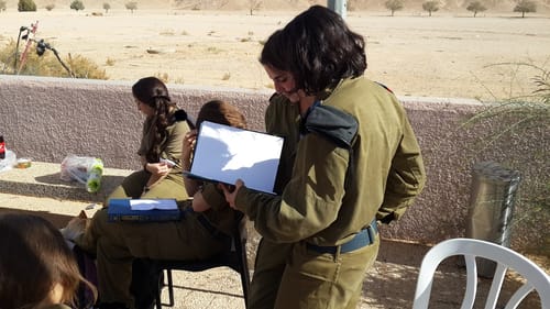 החיילות חגגו את סיום הקורס הצבאי בסיום מסכת