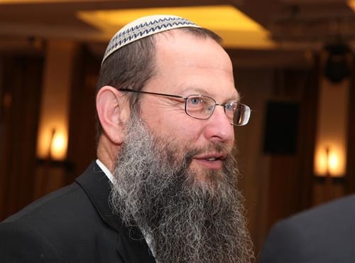 צפו: הרב חיים גנץ במסיבת הודיה על הצלתו ממוות