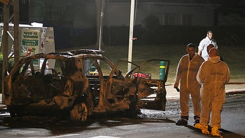 שני הרוגים בפיצוץ רכב בפתח תקווה: "הנהג צעק שמע ישראל"