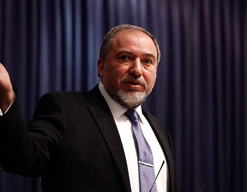 ליברמן מבטיח: אם יהיה הסכם, אפנה את ביתי