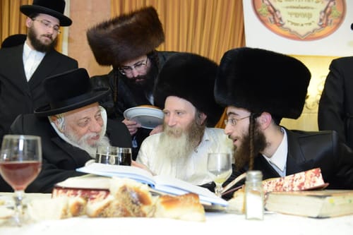 הצצה לשמחה חרדית: שבע ברכות לבת האדמו"ר מקוזמיר