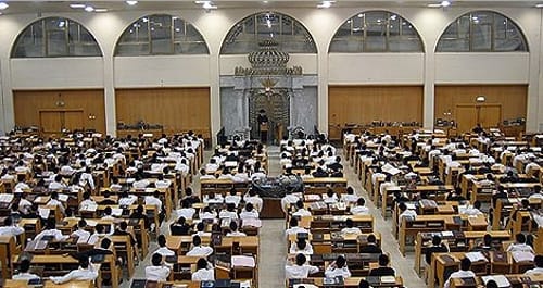בגלל מהומות: ישיבת 'חברון' החרדית סילקה 8 בחורים