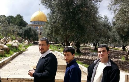 צפו: ראש ישיבת רעננה עלה לראשונה בחייו להר הבית