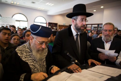 הרבנים הראשיים: להתפלל למען פולארד
