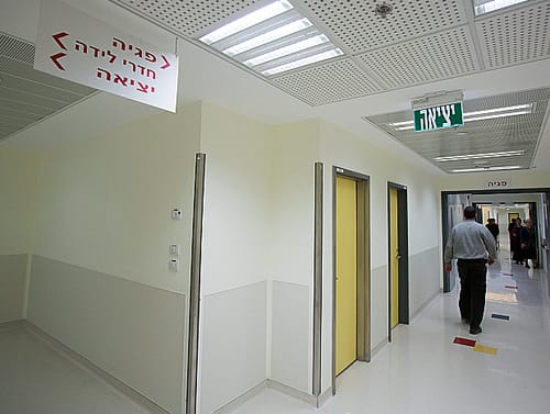 אישה חרדית התלוננה: רופא ב'שערי צדק' הטריד אותי מינית