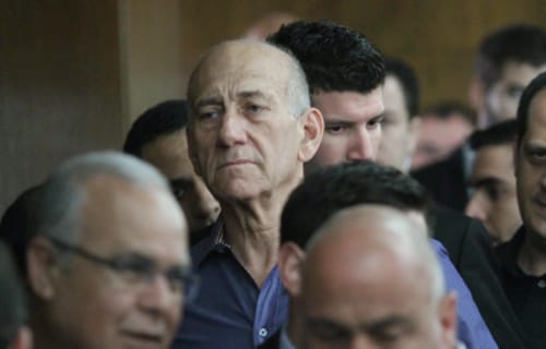 אולמרט נחקר כעת במשטרה: שולה זקן הקליטה אותו 4 שנים