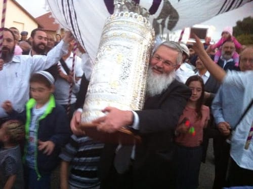 היישוב ענב התאחד בהכנסת ספר-תורה