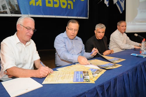 אריאל ולפיד חתמו: עוד 7,250 דירות בקרית ביאליק