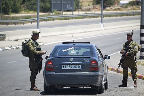 פיגוע דקירה בצומת הגוש; ישראלי פצוע קל