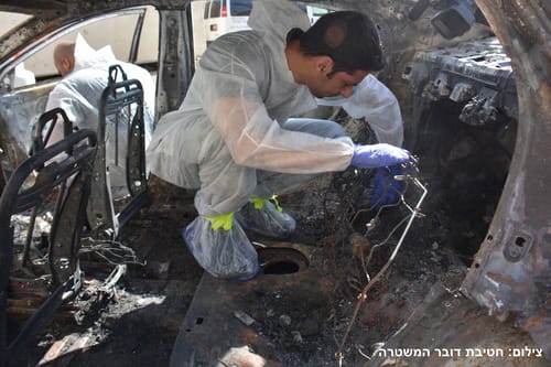 חוקרי מז"פ מוציאים מידע מרכב החוטפים