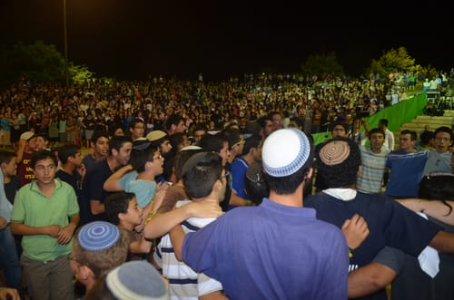 אתמול באלעד: אלפים בעצרת 'נוער חזק לעם חזק'