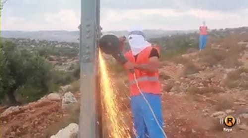 תג מחיר: ערבים הפילו עמודי חשמל בהר חברון