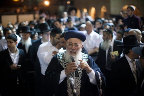 אמש בכותל: תפילה המונית בראשות הרב שלמה עמאר