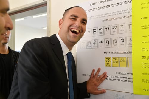 עובדת עיריית לוד צהלה על מות לוחמי גולני ופוטרה
