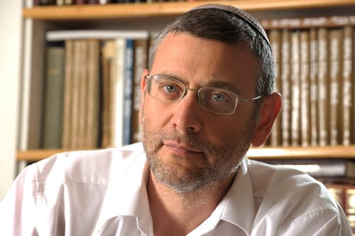 הרב בני לאו מטעה גם פסיכולוגית וגם הלכתית