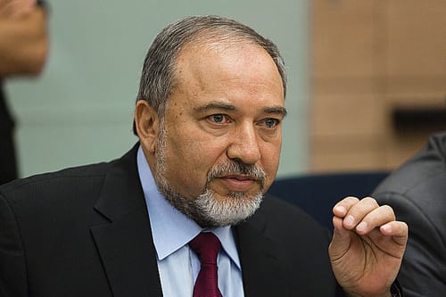 ליברמן: לשקול להחזיר את המנדט בעזה