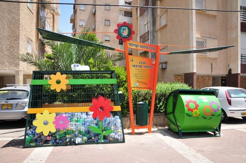 שו"ת סמס: אין חובה לזרוק בקבוקים למיחזור