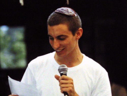צפו: שירים וסיפורים לזכרו של הדר גולדין הי"ד