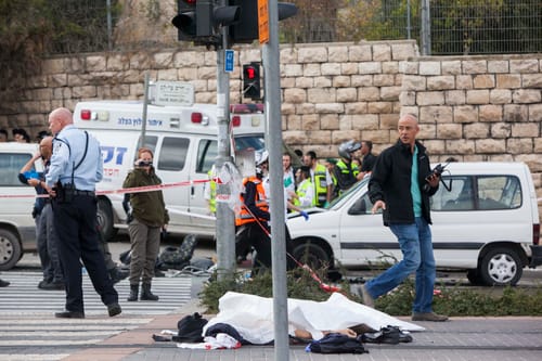 הפתרון "הגאוני" של המשטרה: מיגון רציפי הרכבת הקלה