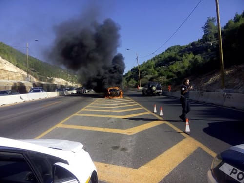 תמונה: כביש מס' 1 – רכב עולה באש ליד בית שמש