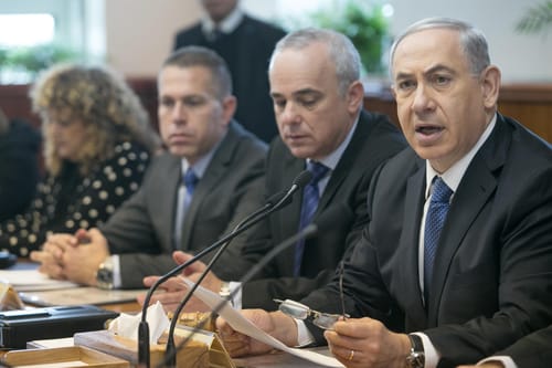 לנתניהו מתחיל להמאס: איום מרומז ללבני ולפיד