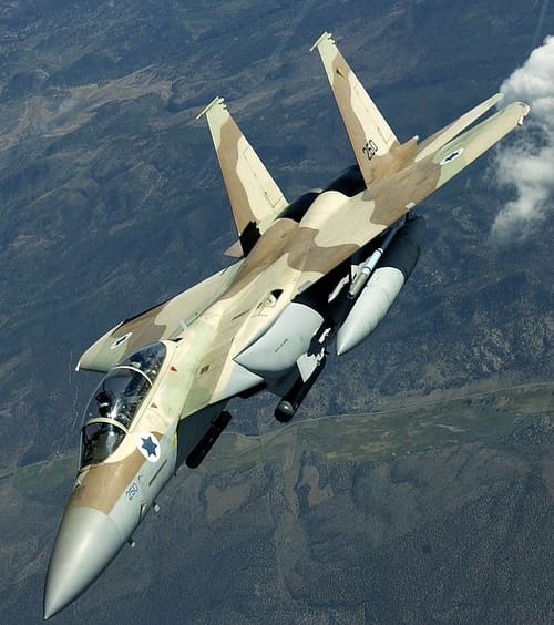 סוריה: ישראל תקפה מחסני טילים בדמשק