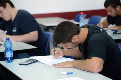 ושוב הערבים מדליפים בחינת בגרות בווטסאפ