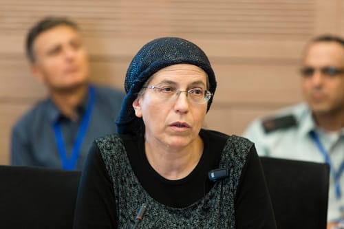 בנט יודע?: סטרוק תמנע בהעלאת שכר המינימום
