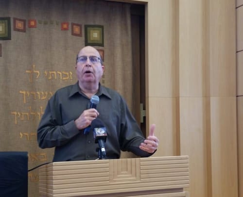 יעלון במתקפה על לפיד: פגע בגיוס החרדים, תקע את הדיור