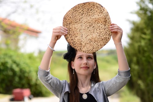 שו"ת: מה עדיף מצה עגולה או מרובעת?