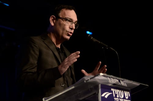 פירון נגד גפני: "עיקר תפקידו לשמר את העוני"