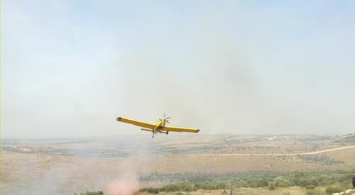 הלהבות בפאתי הישוב; צפו בטייסת הכיבוי בפעולה
