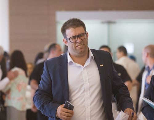 לא אמסור לידיו של אורן חזן ניהול ישיבת כנסת