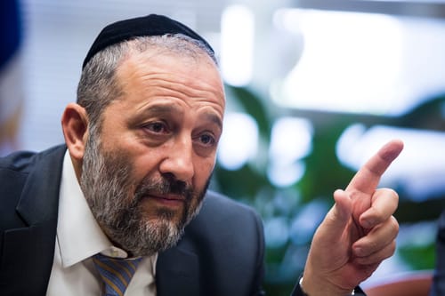 דרעי מינה את המחותנת למזכירה במשרד הדתות