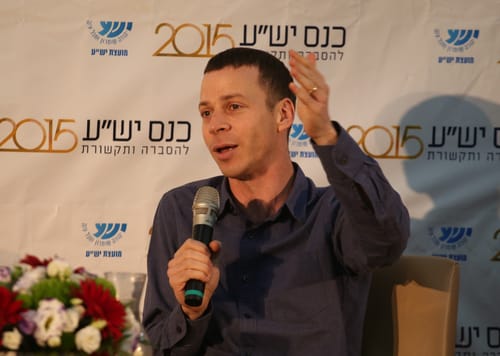 מי יותר משפיע, זמביש או אמנון אברמוביץ'?