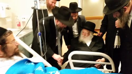 הרב קנייבסקי בביקור חולים למושתל כליה. צפו