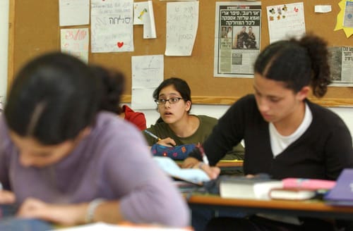 חצי מהתיכונים הערכיים: אולפנות וישיבות תיכוניות