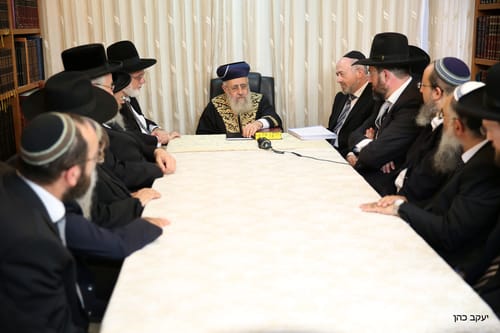הרב יצחק יוסף לדיינים החדשים: חפשו איפה אפשר להתיר